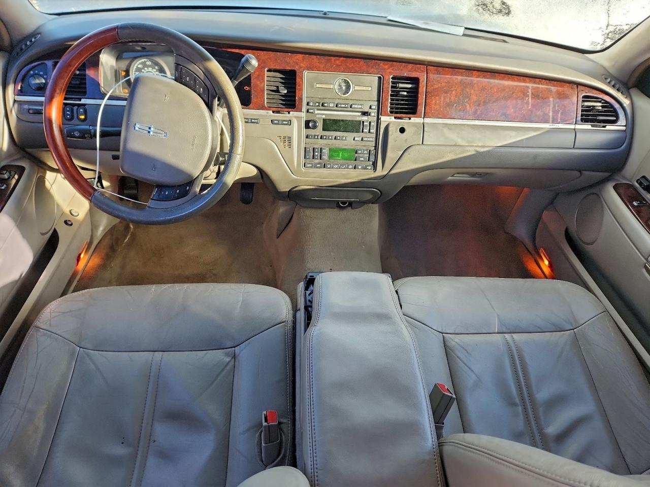 2007 LINCOLN Town Car