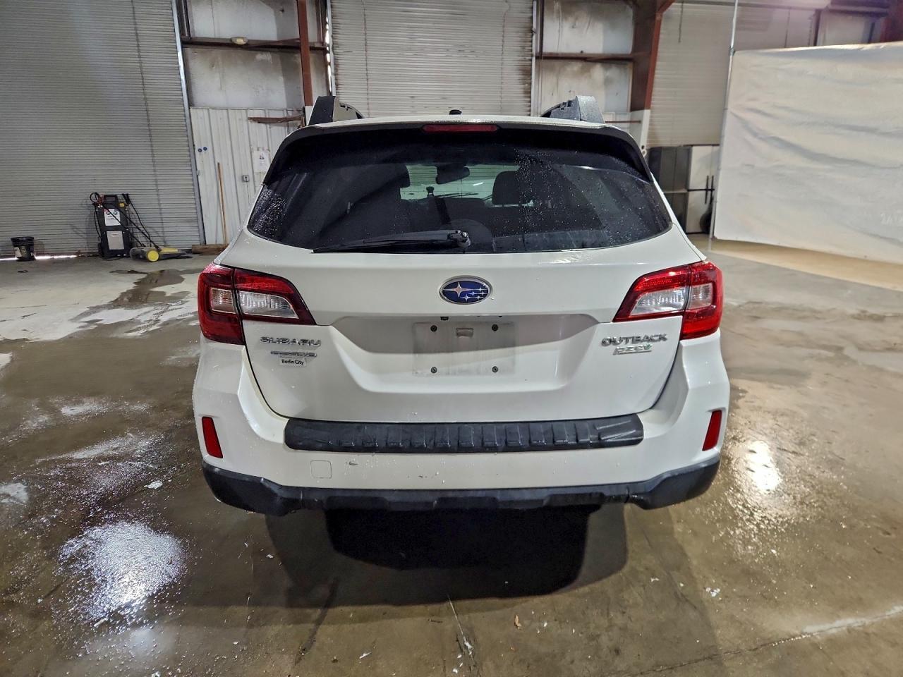 2015 SUBARU Outback