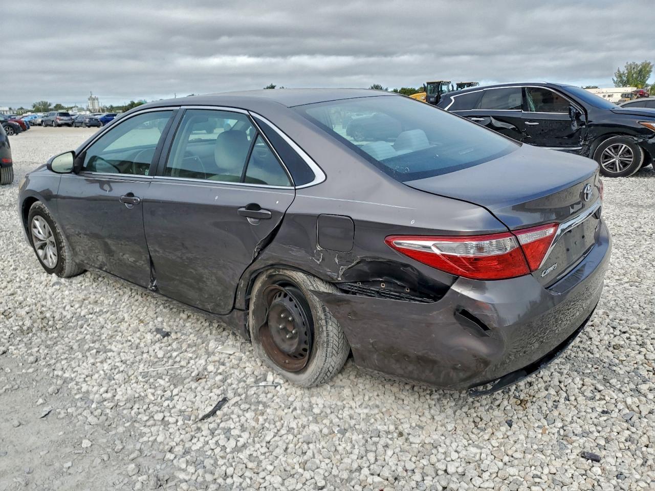 2016 TOYOTA CAMRY