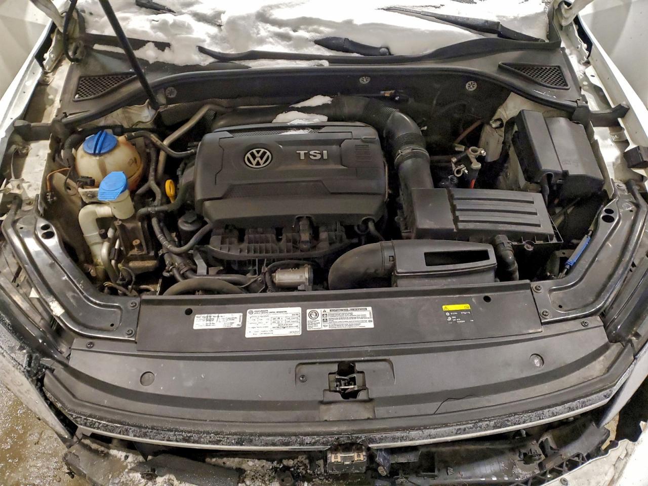 2016 VOLKSWAGEN Passat
