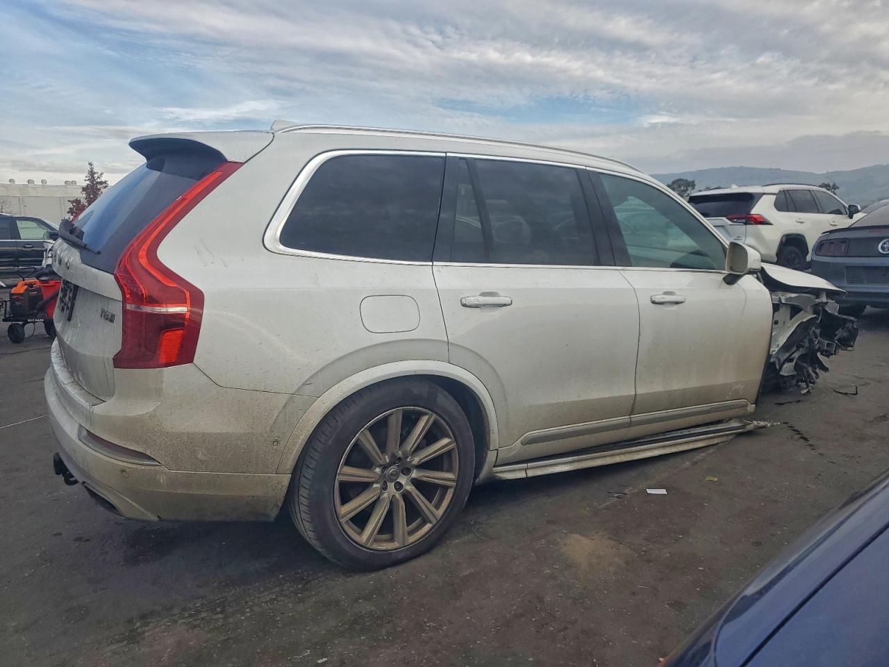 2017 VOLVO XC90