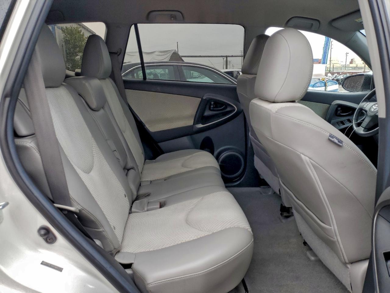 2013 TOYOTA RAV4