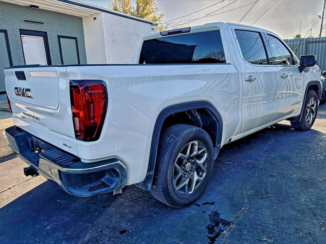 2024 GMC Sierra