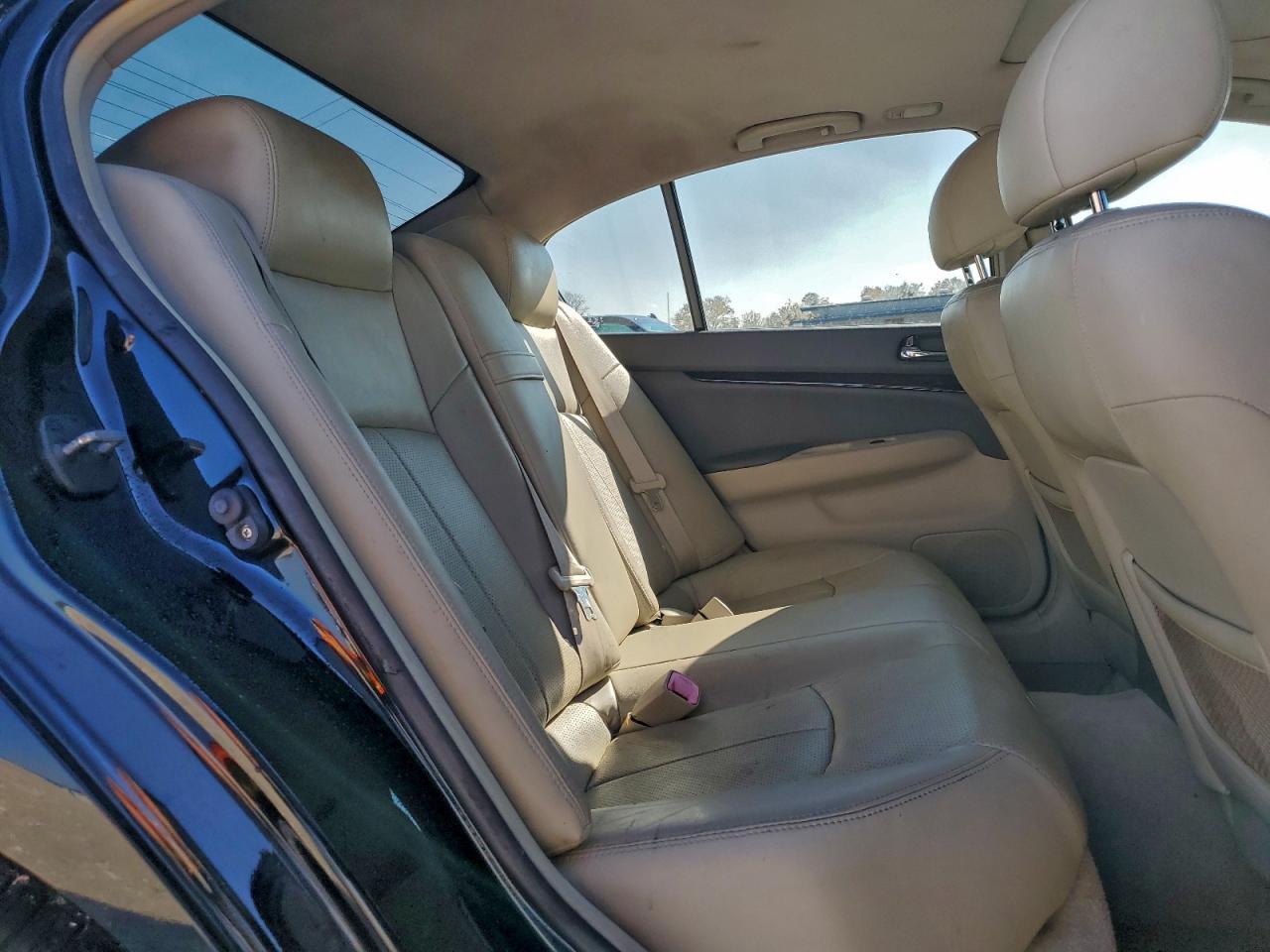 2011 INFINITI G37