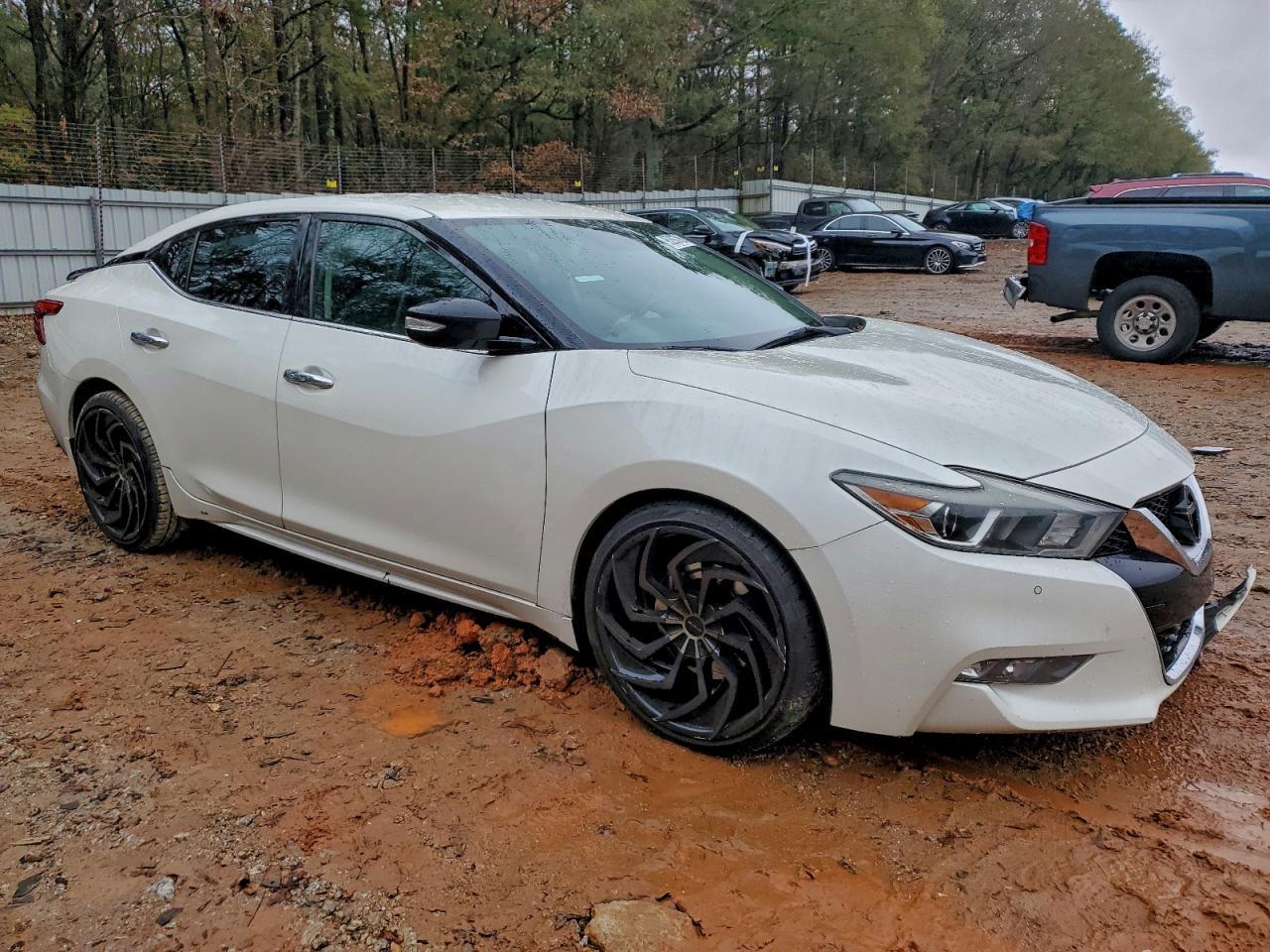 2017 NISSAN Maxima