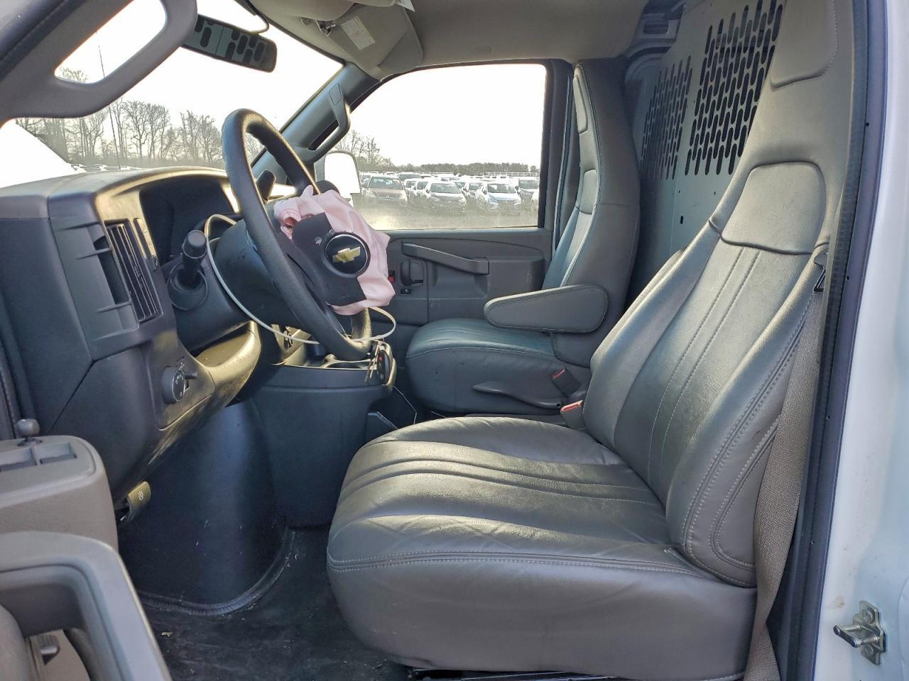 2025 CHEVROLET Express 3500