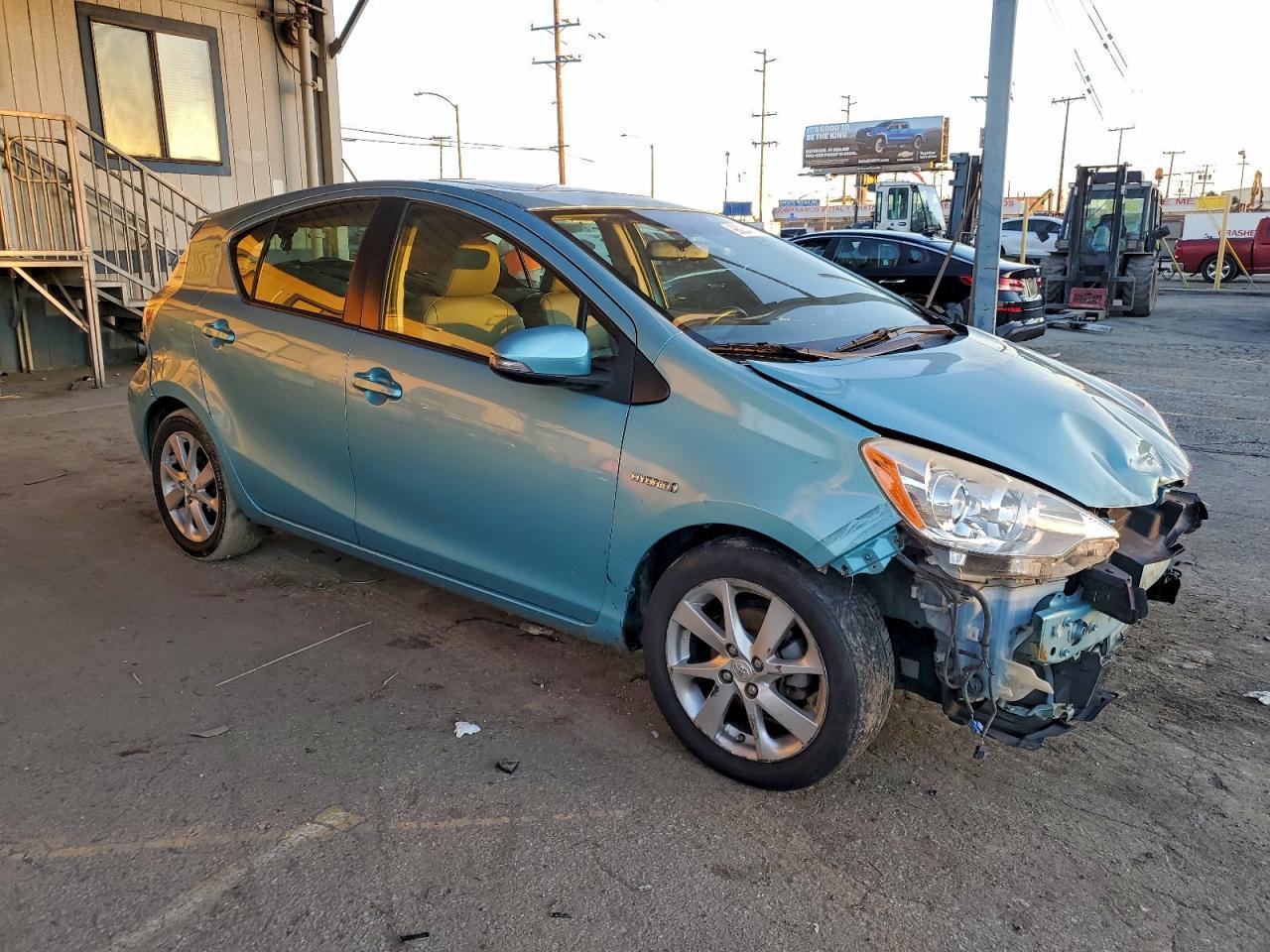 2014 TOYOTA Prius c