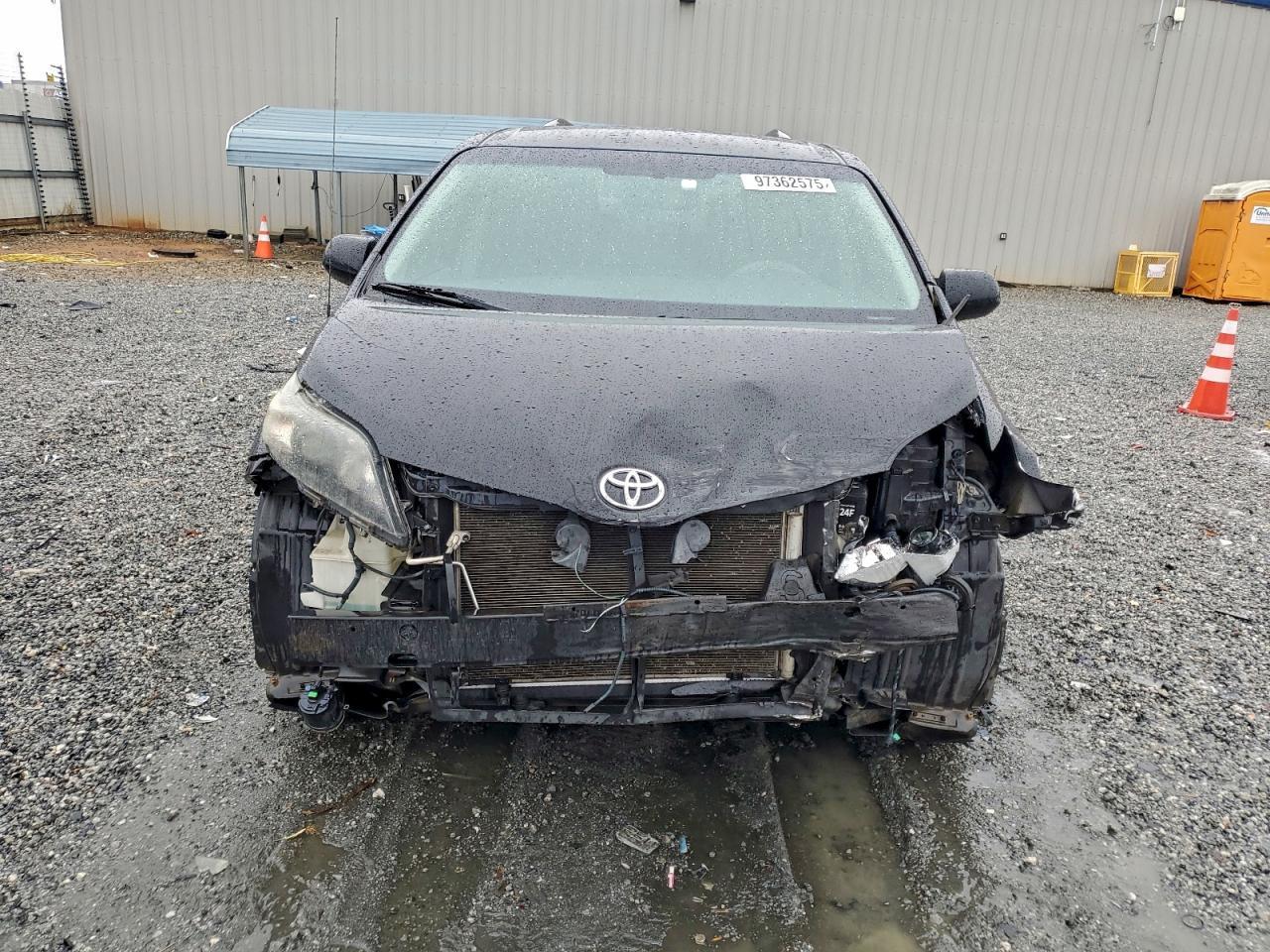 2014 TOYOTA SIENNA