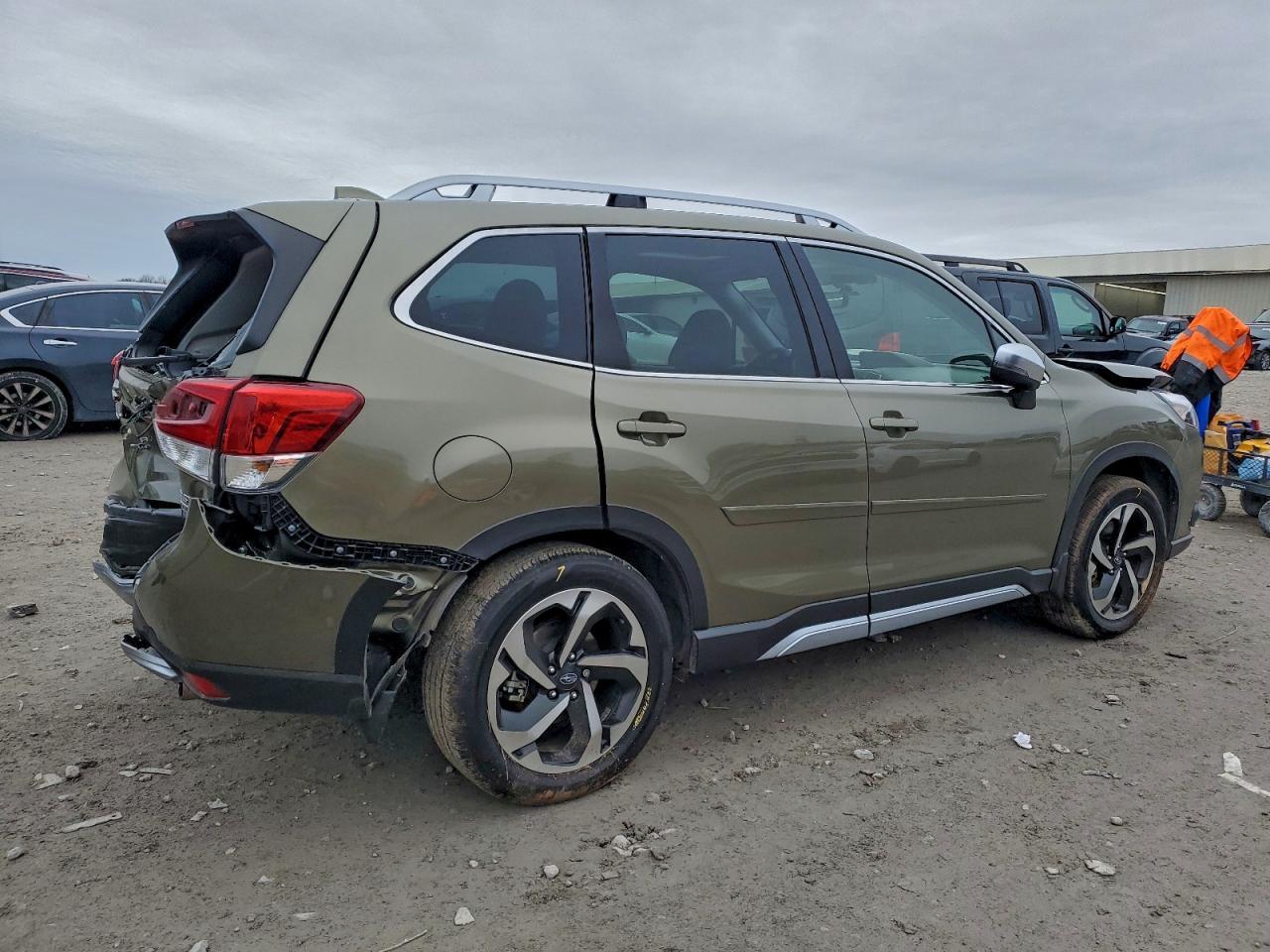 2023 SUBARU FORESTER
