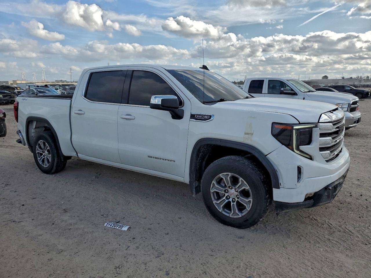 2023 GMC Sierra