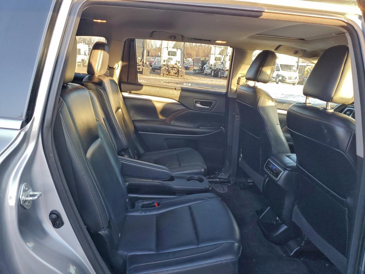 2015 TOYOTA HIGHLANDER