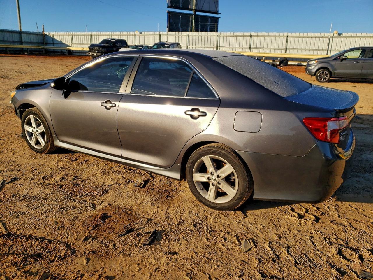 2014 TOYOTA CAMRY
