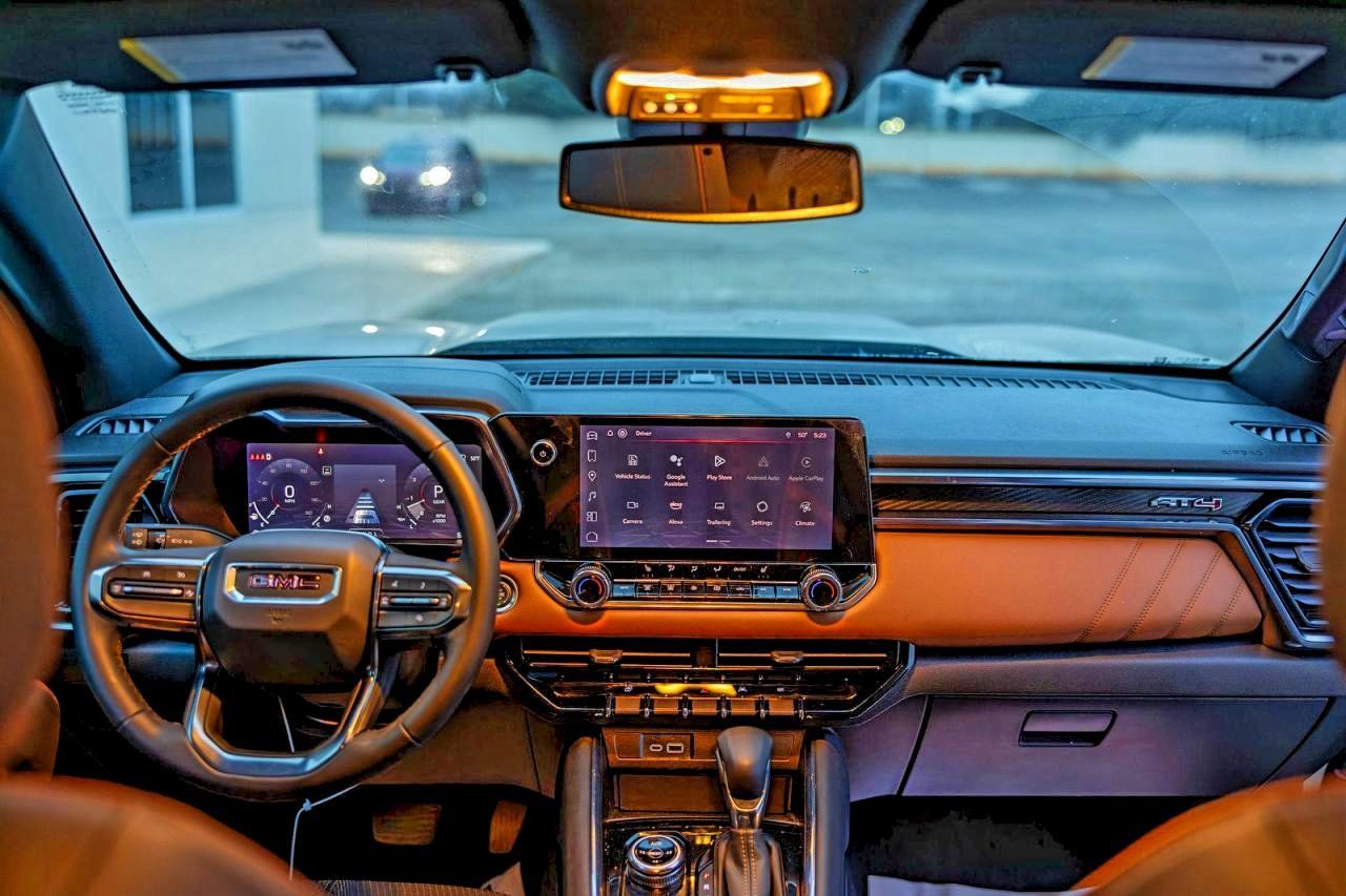 2024 GMC CANYON
