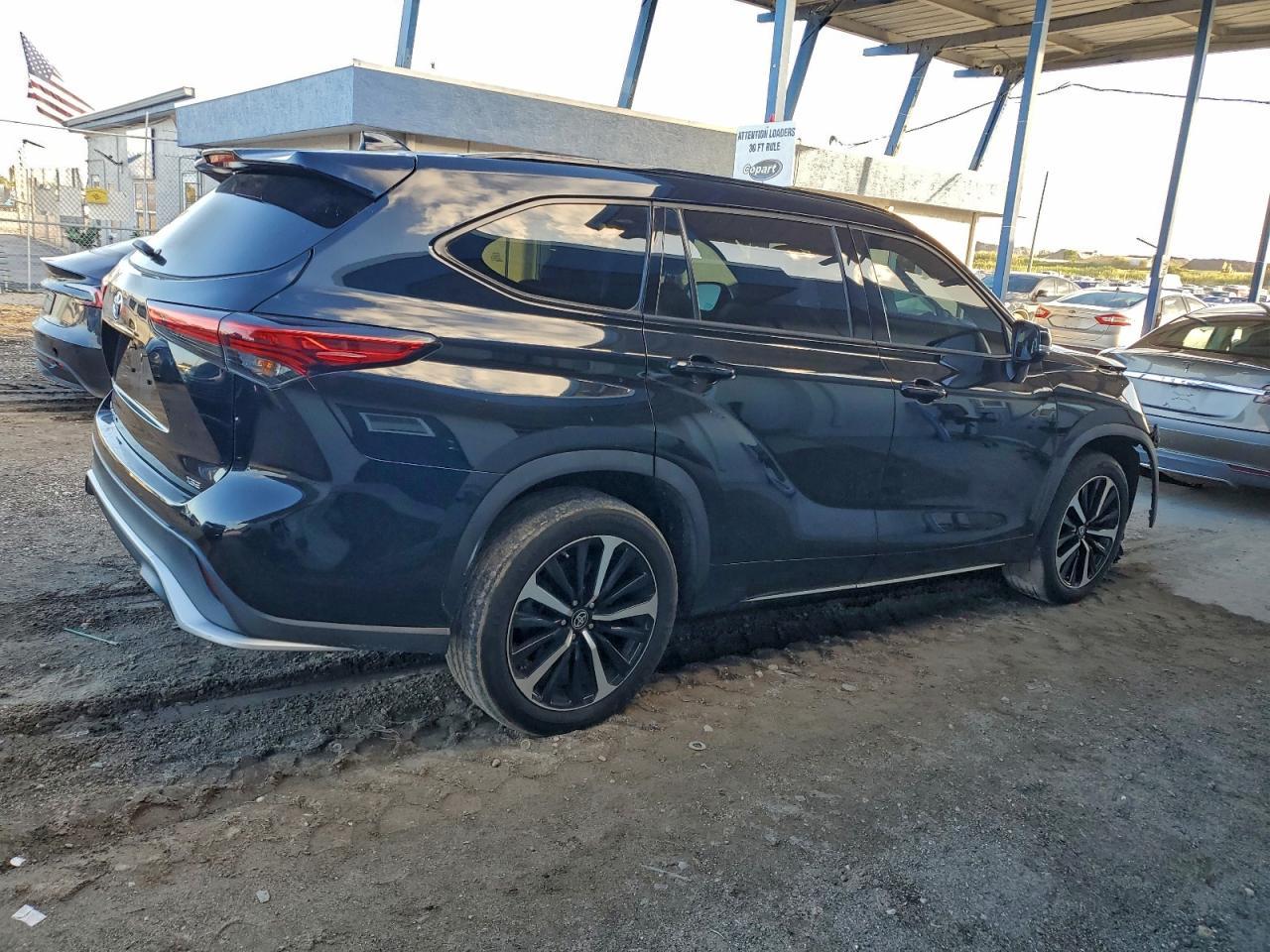 2022 TOYOTA HIGHLANDER