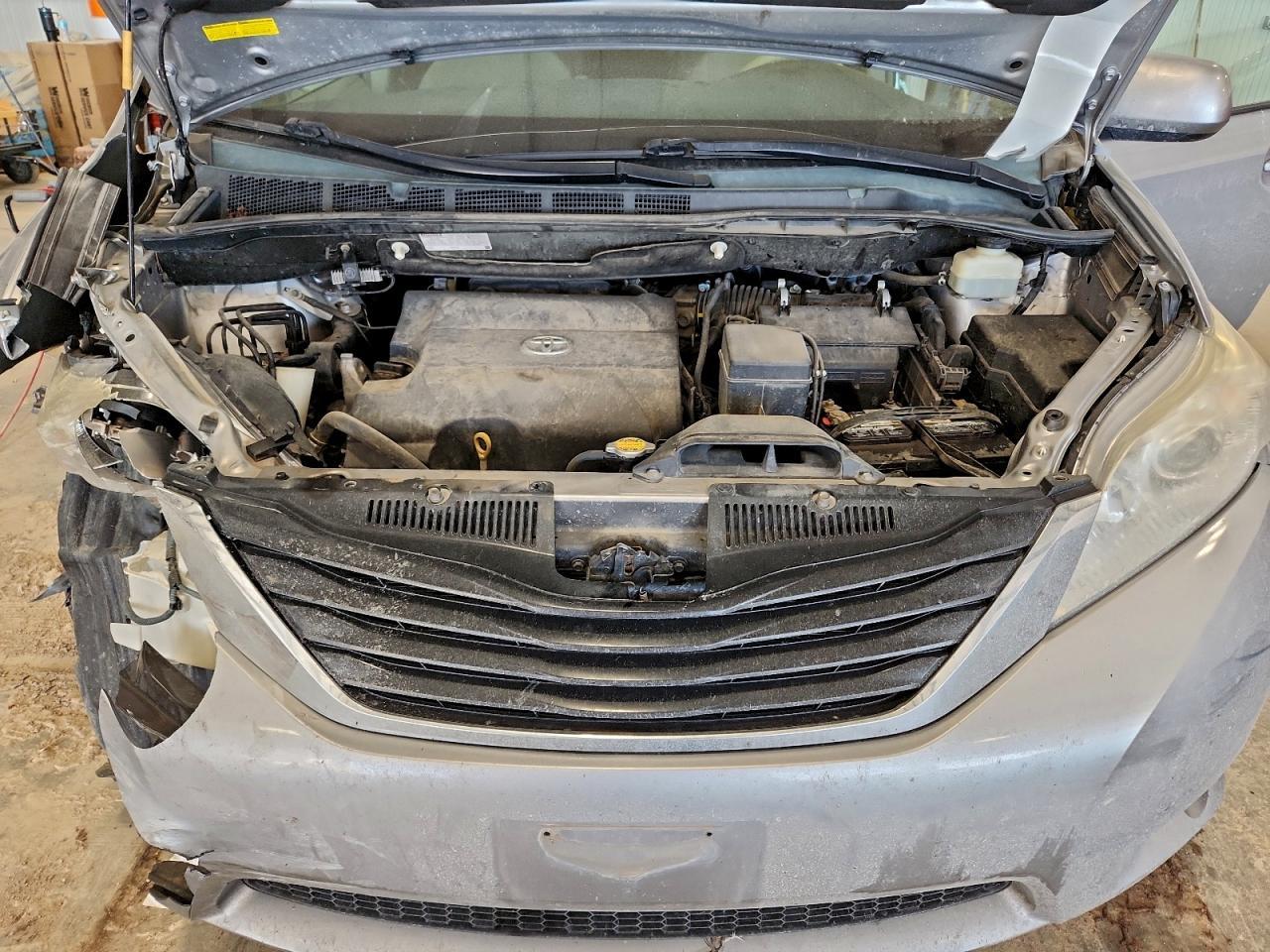 2014 TOYOTA SIENNA