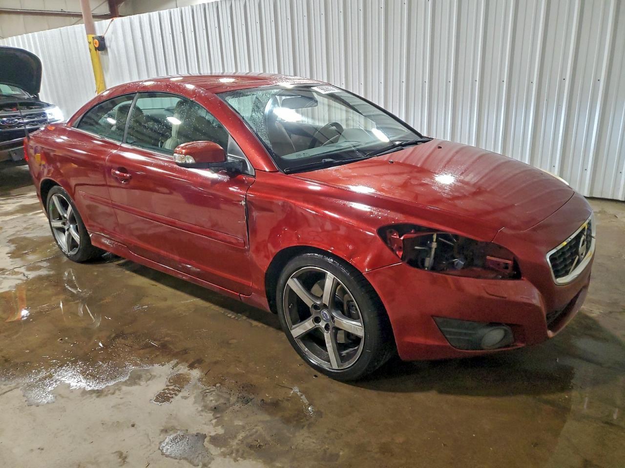 2011 VOLVO C70