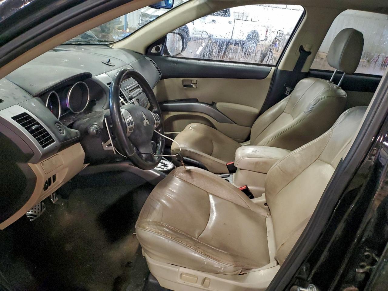 2013 MITSUBISHI outlander