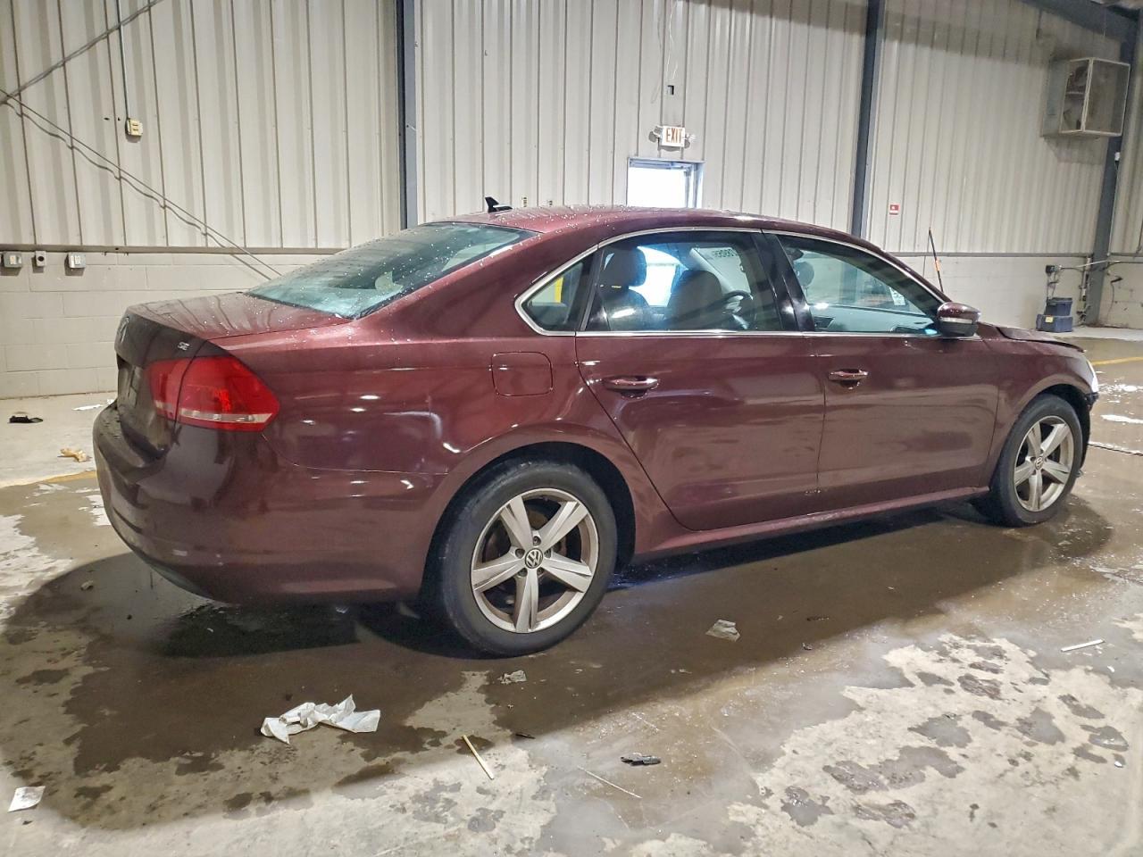 2013 VOLKSWAGEN Passat