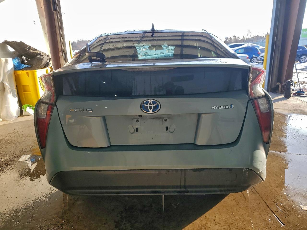 2016 TOYOTA PRIUS