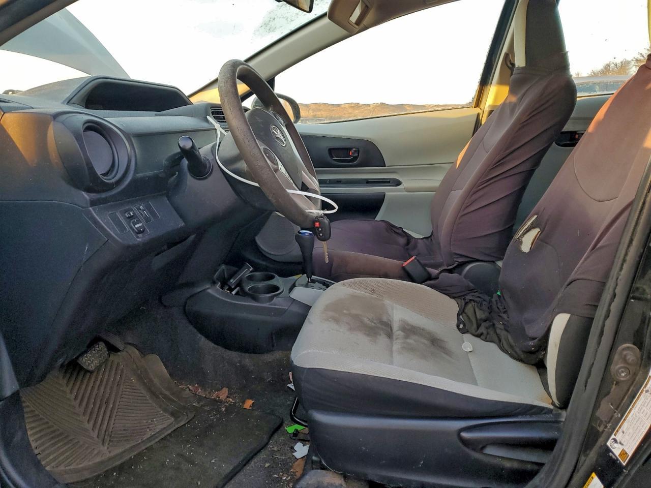 2013 TOYOTA Prius c