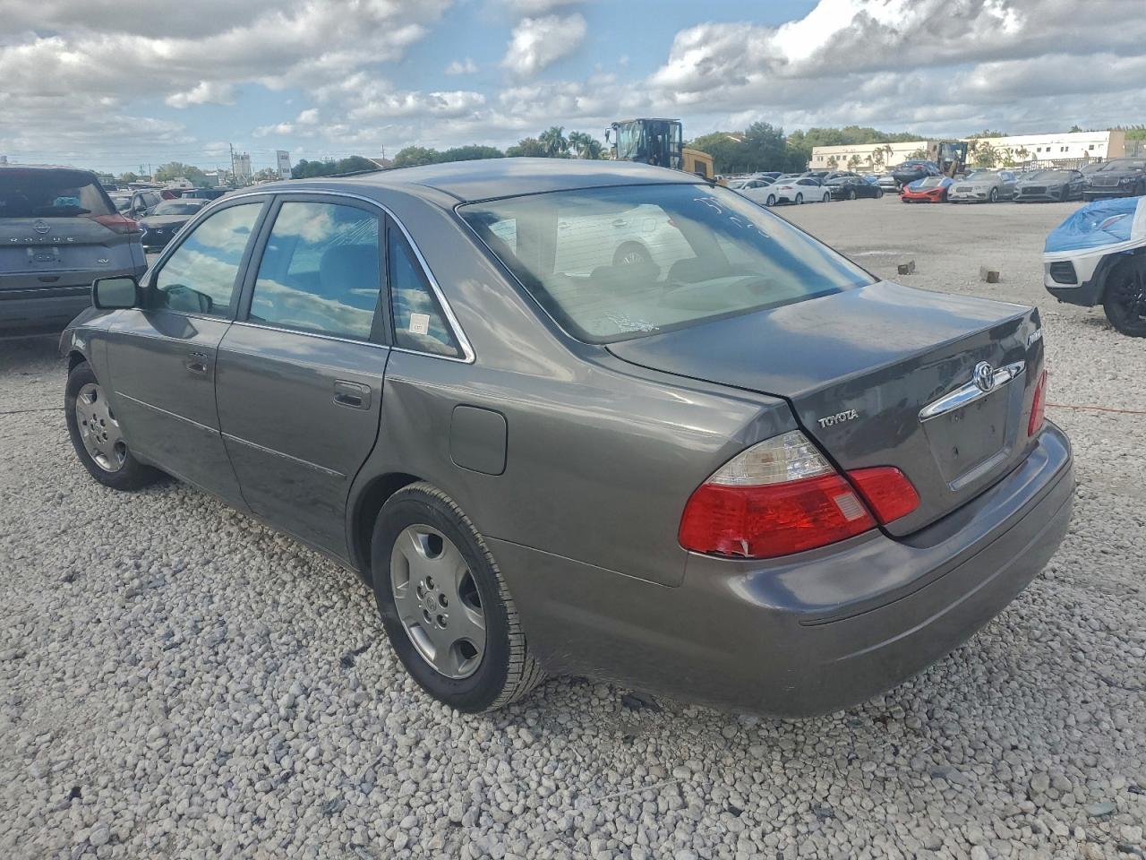 2004 TOYOTA Avalon