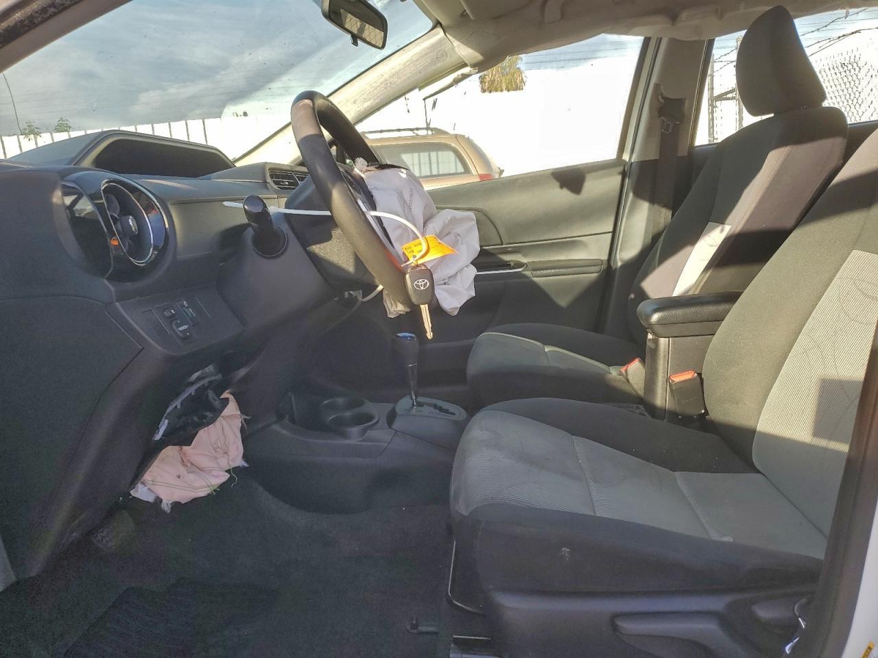 2015 TOYOTA Prius c