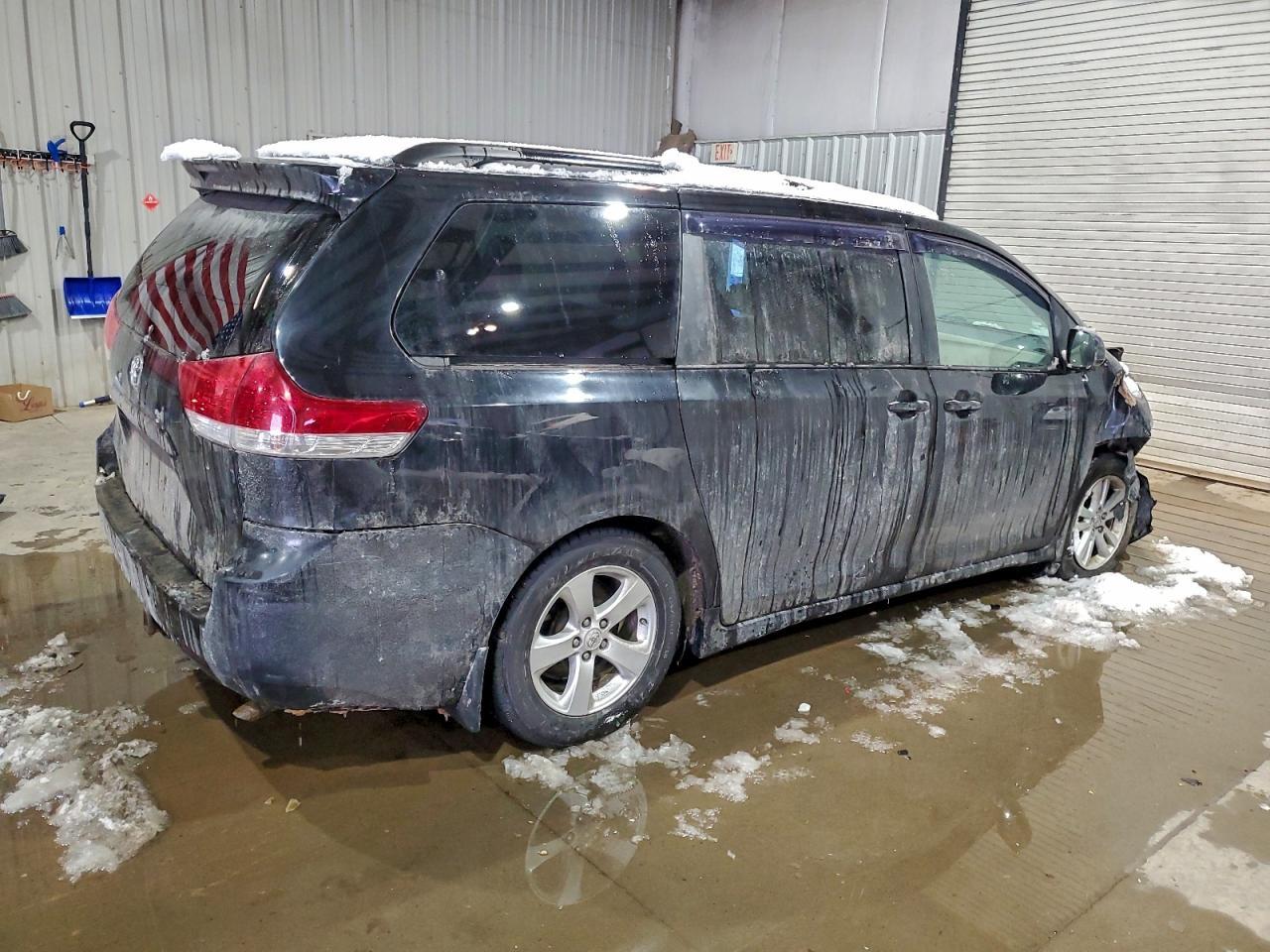 2012 TOYOTA SIENNA