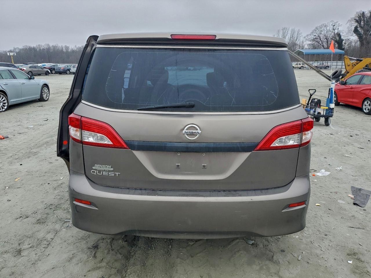 2015 NISSAN Quest