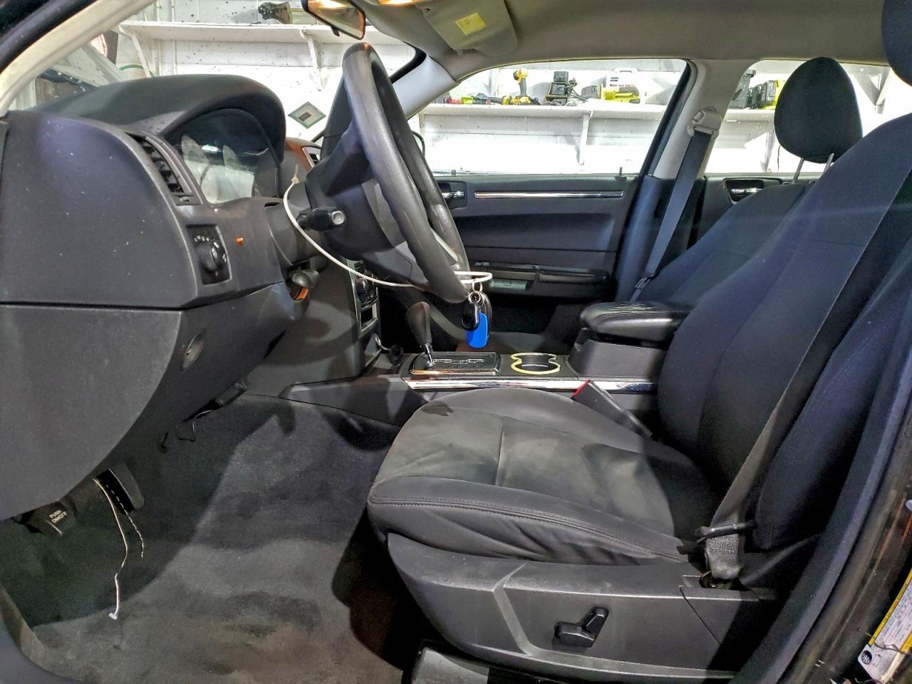 2010 CHRYSLER 300