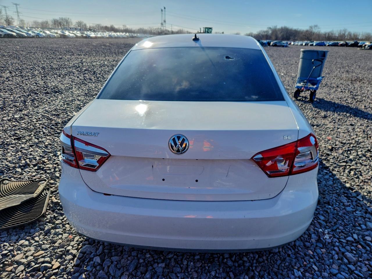 2013 VOLKSWAGEN Passat