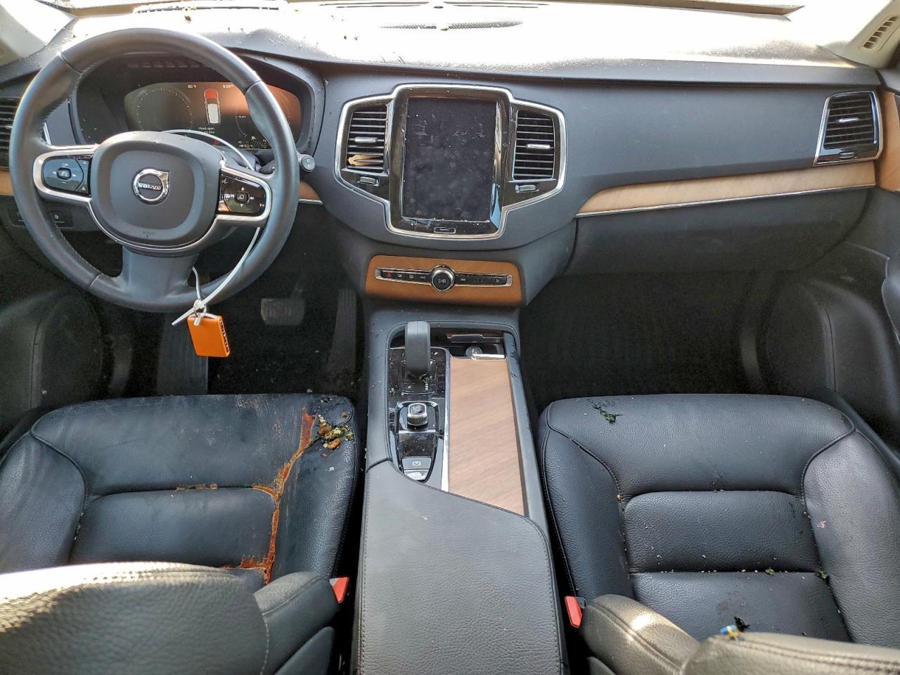 2022 VOLVO XC90
