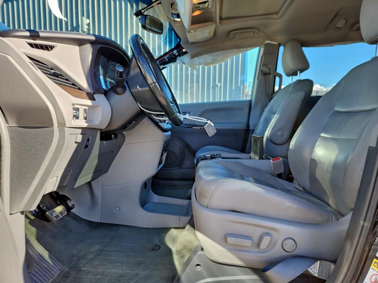 2016 TOYOTA SIENNA