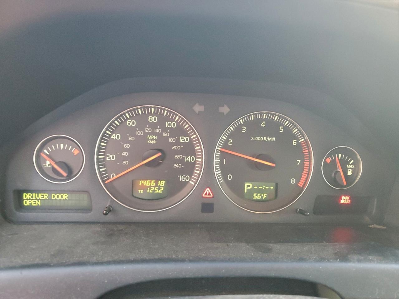 2004 VOLVO XC70