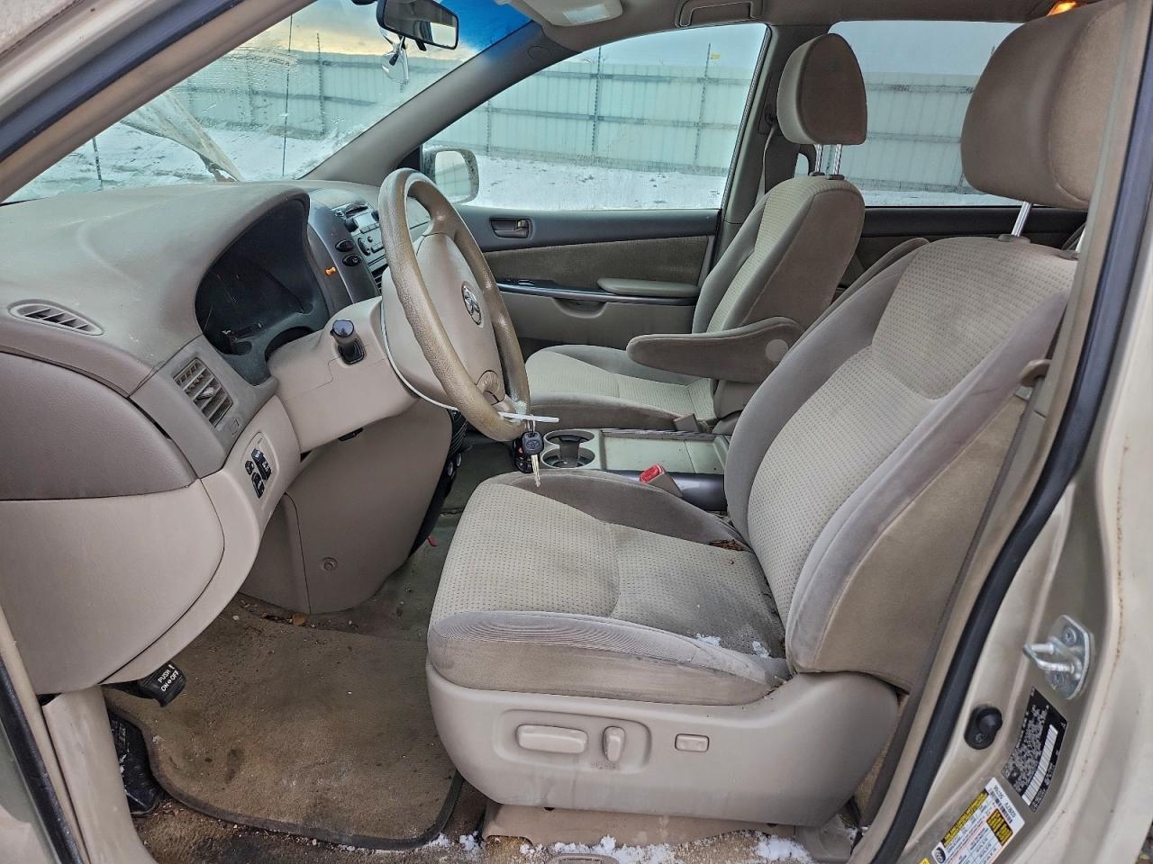 2010 TOYOTA SIENNA