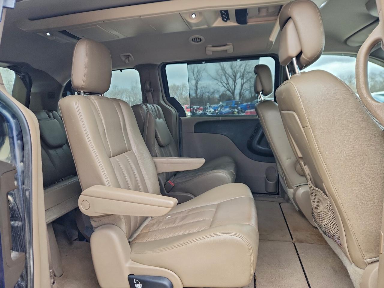 2012 CHRYSLER Town & Country
