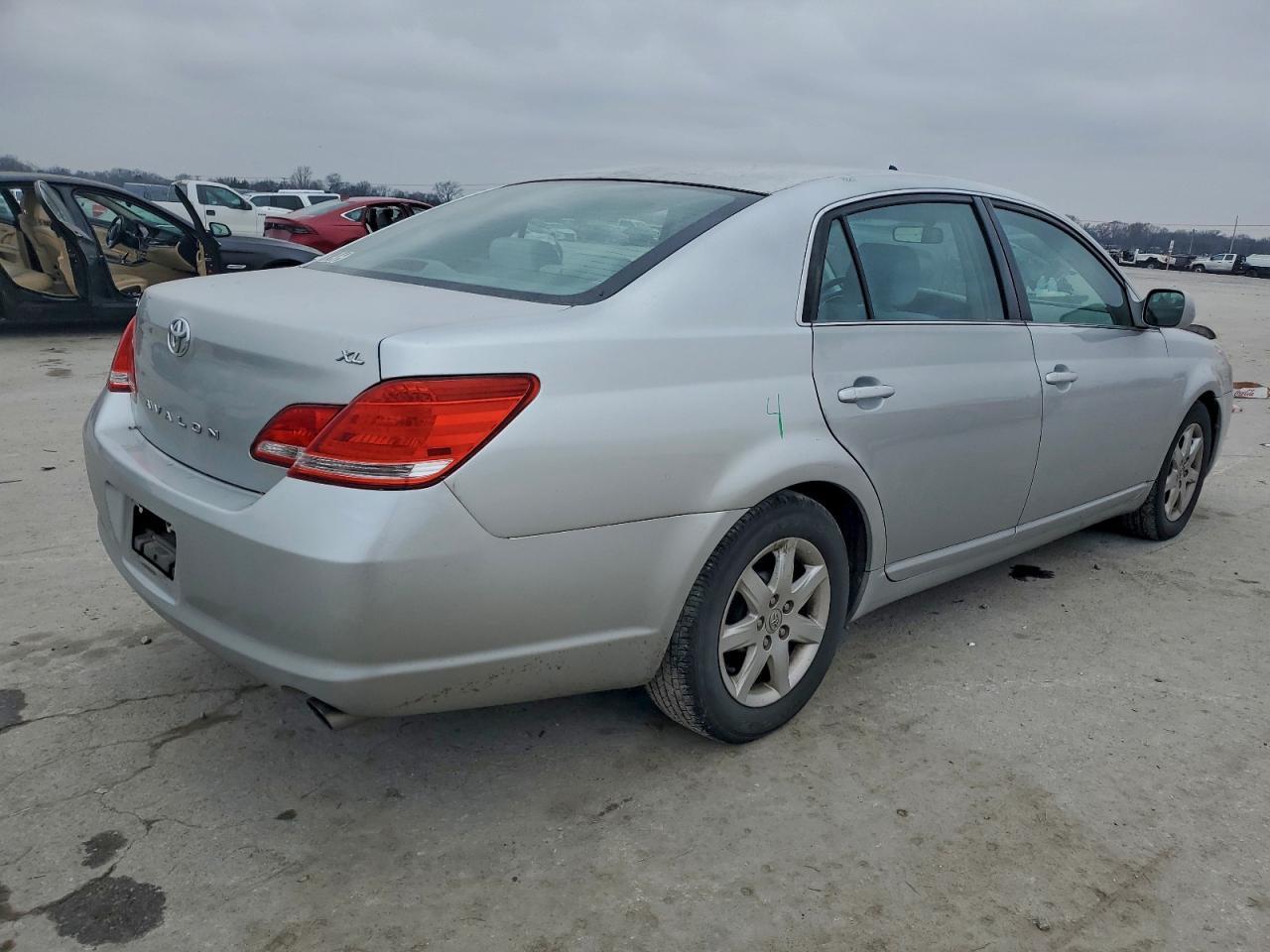 2006 TOYOTA Avalon