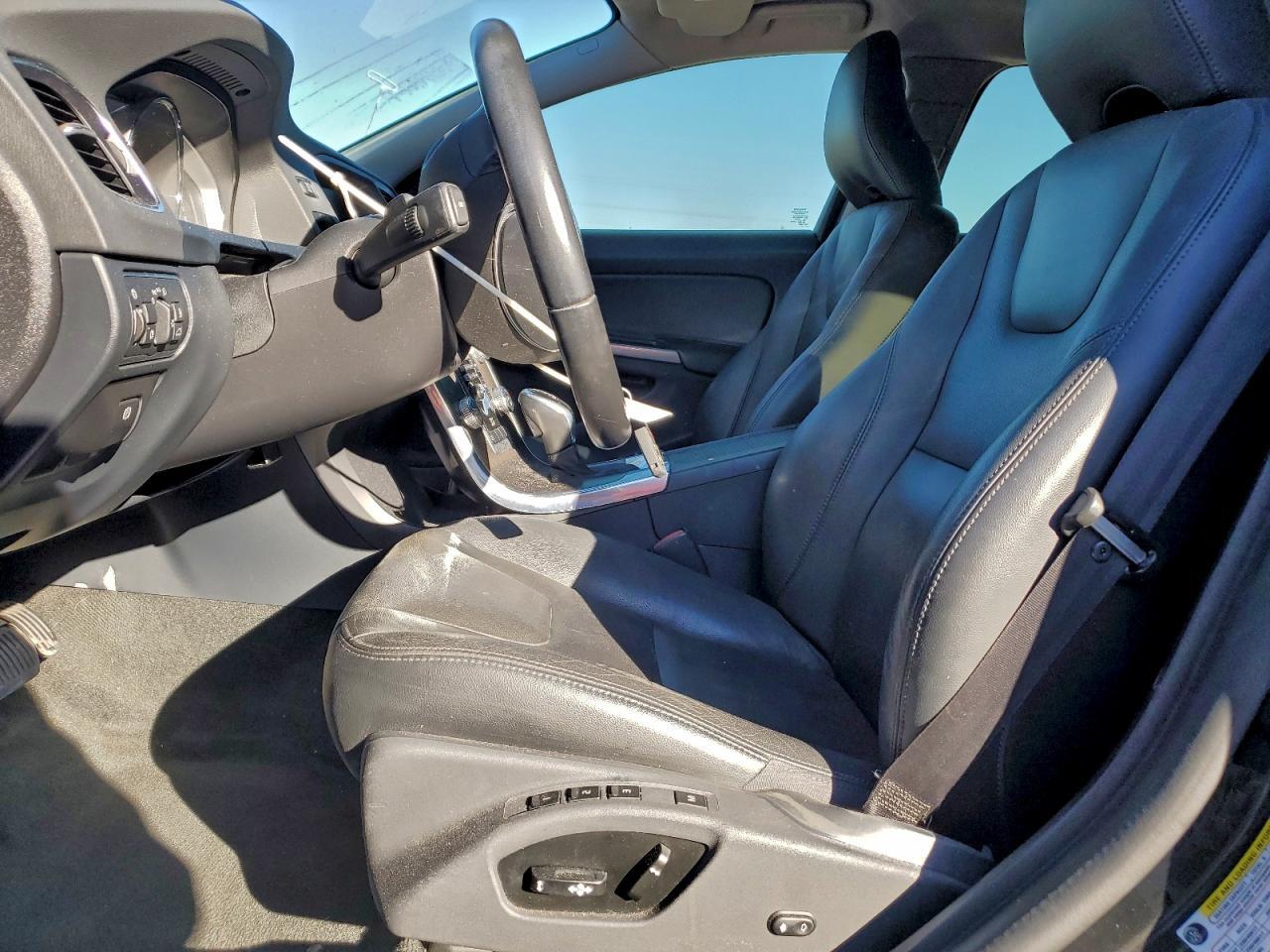 2015 VOLVO S60