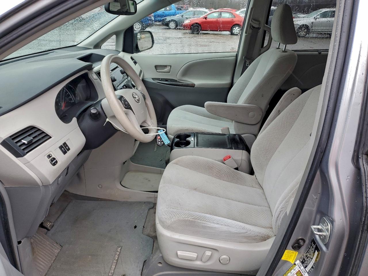 2012 TOYOTA SIENNA