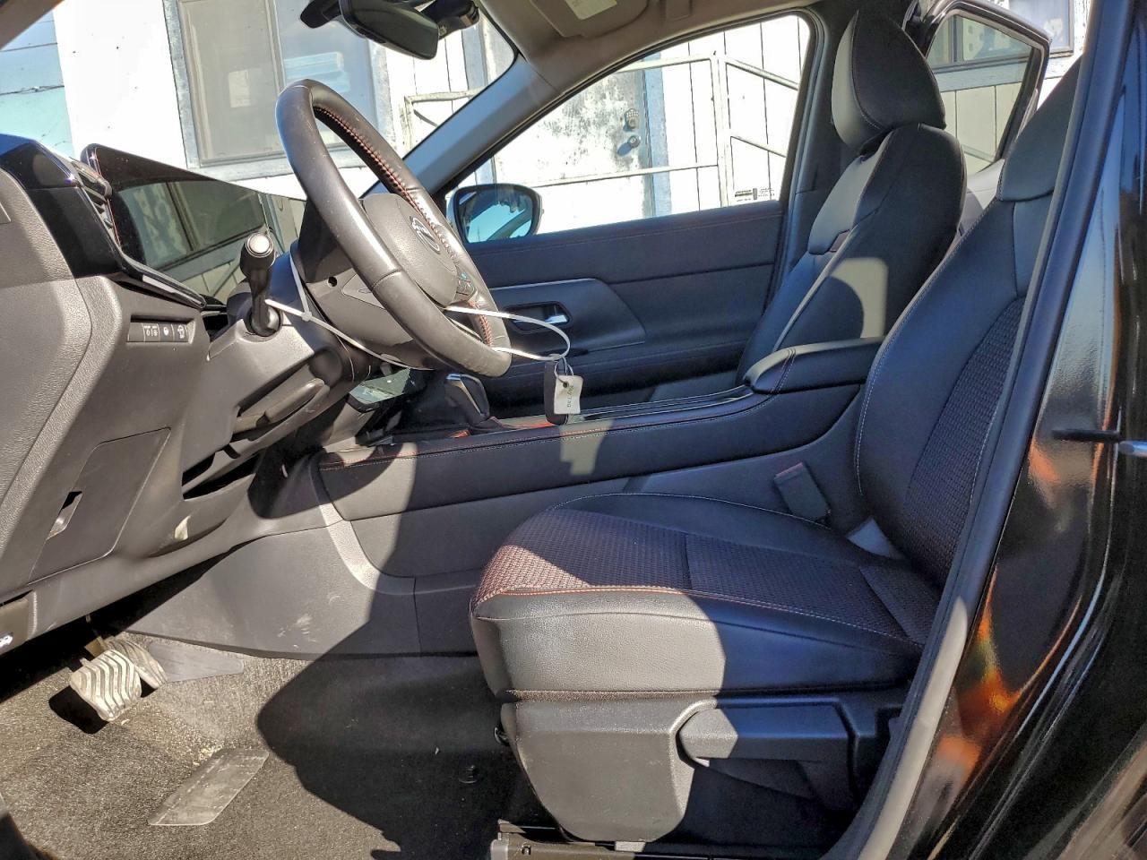 2025 NISSAN KICKS