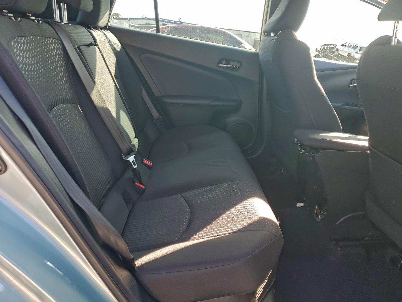 2016 TOYOTA PRIUS