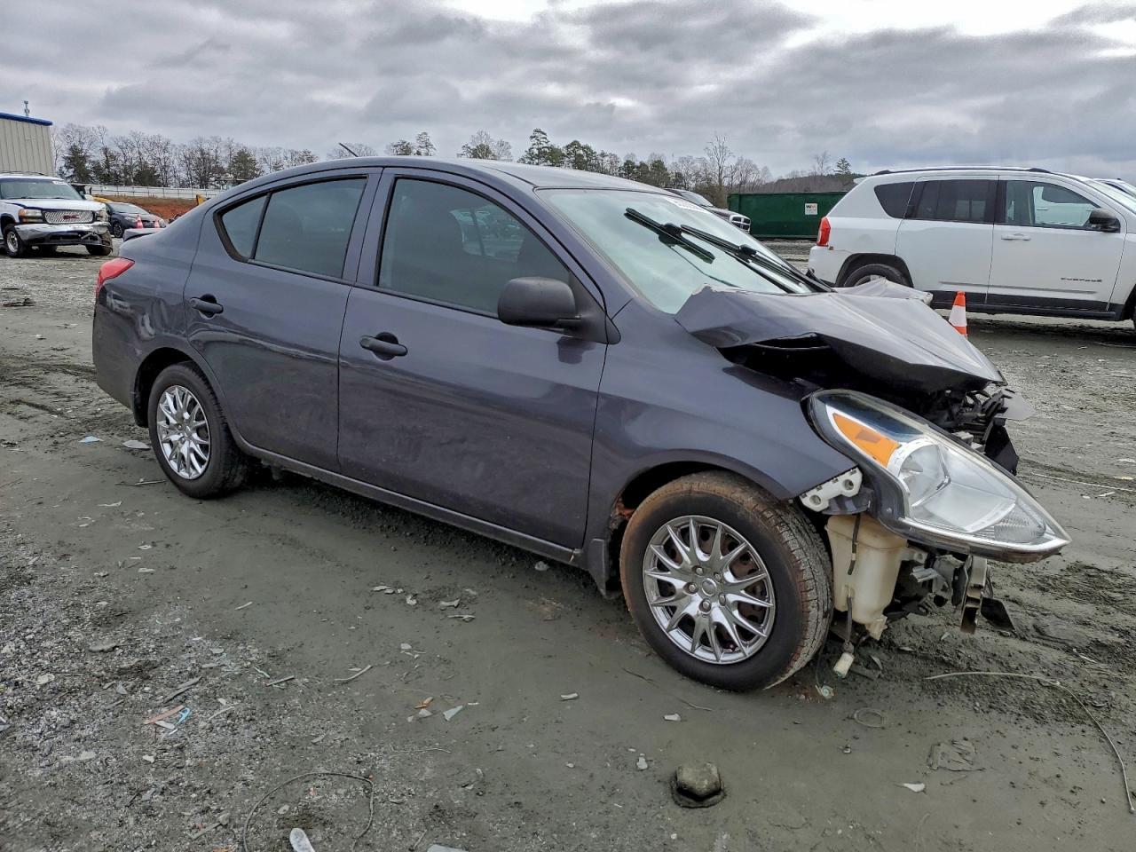 2015 NISSAN VERSA