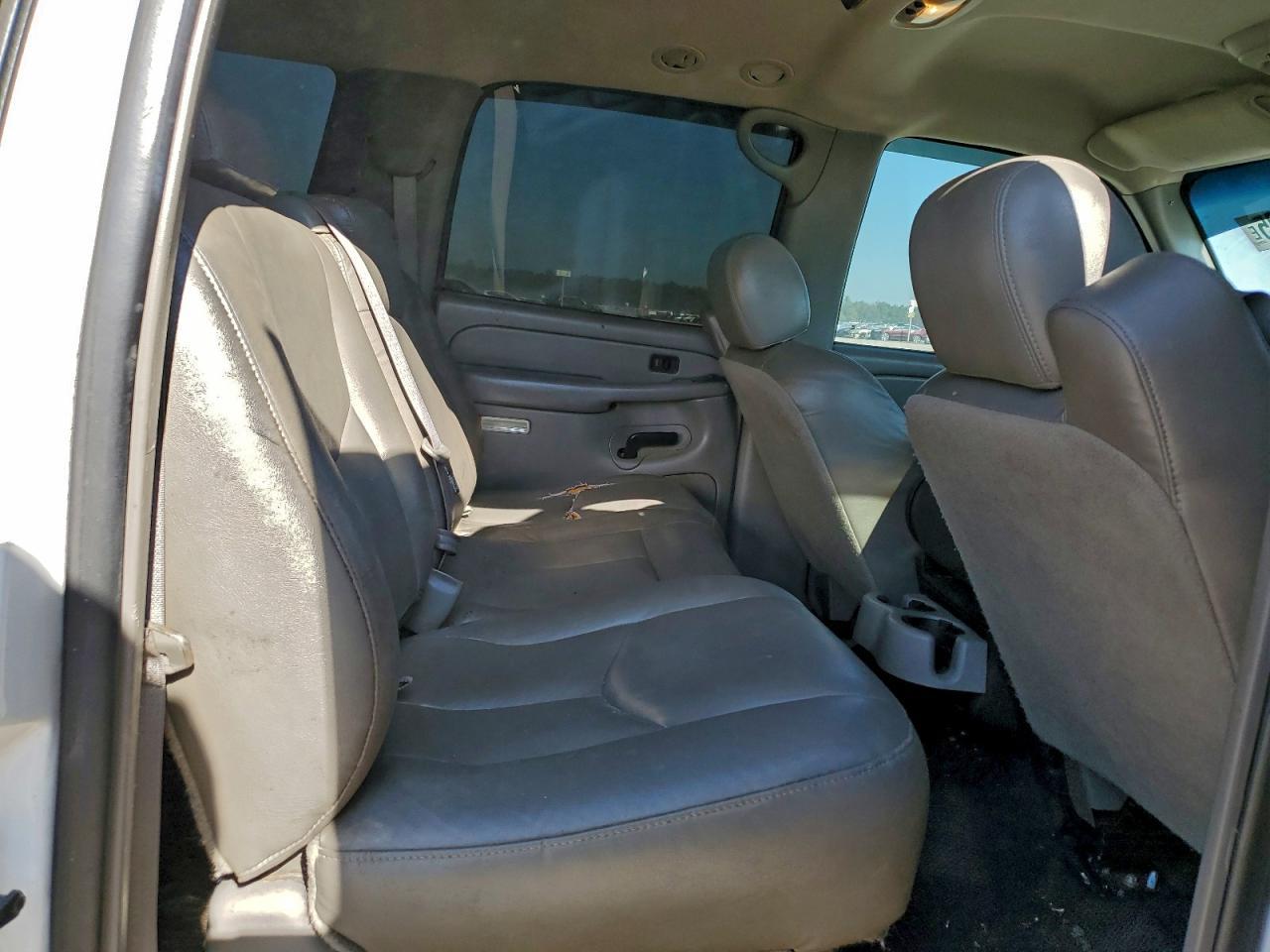 2004 CHEVROLET Suburban