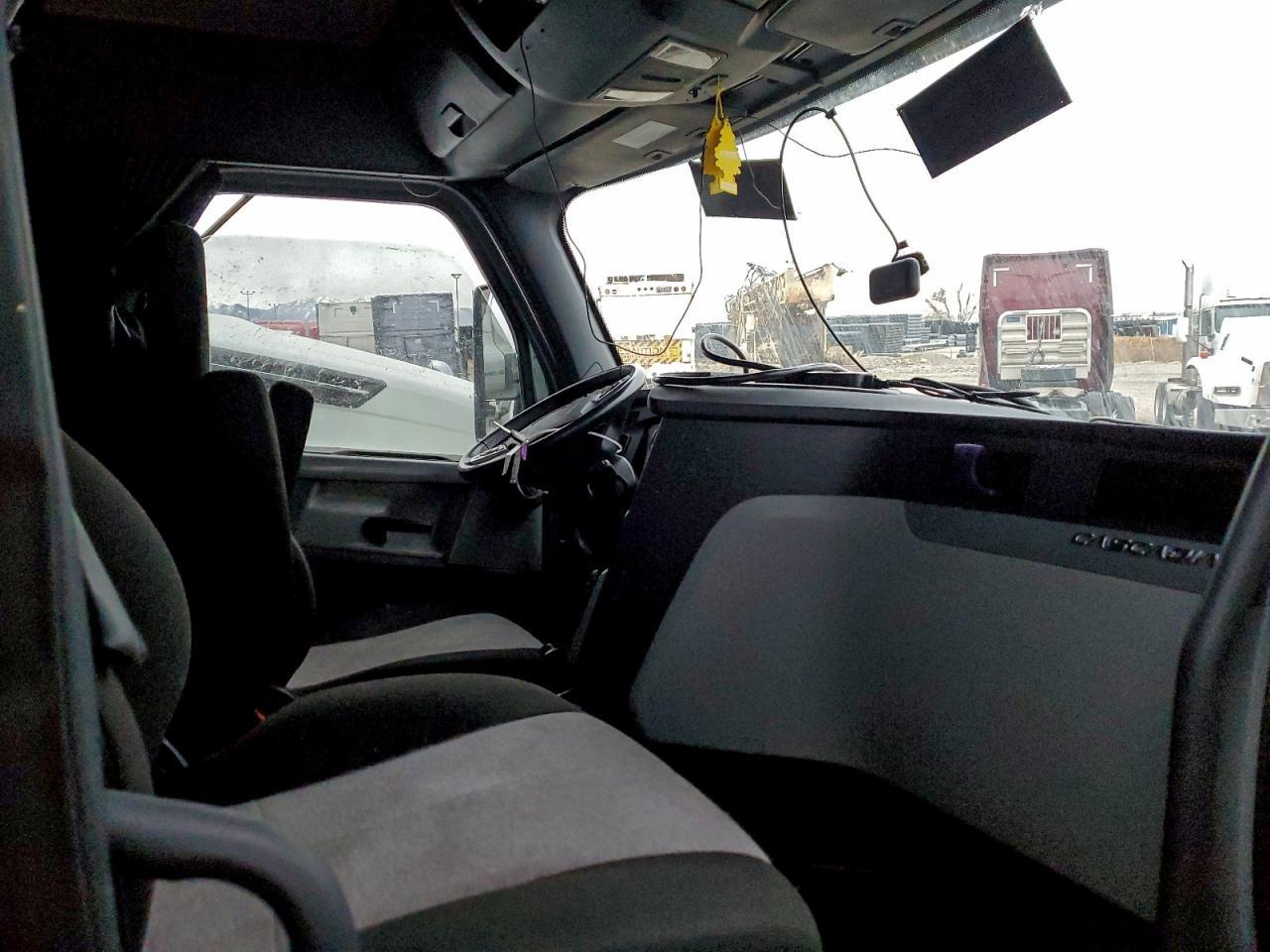 2021 FREIGHTLINER CASCADIA 126