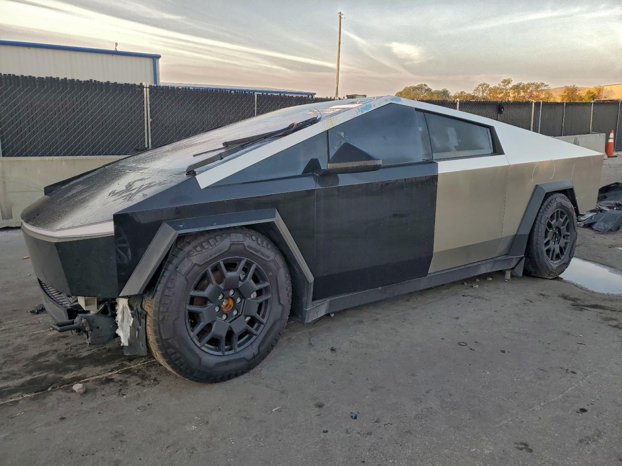 2024 TESLA Cybertruck