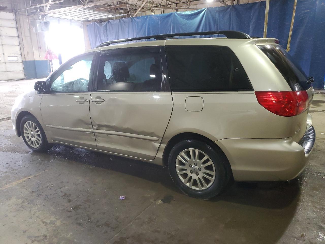 2009 TOYOTA SIENNA