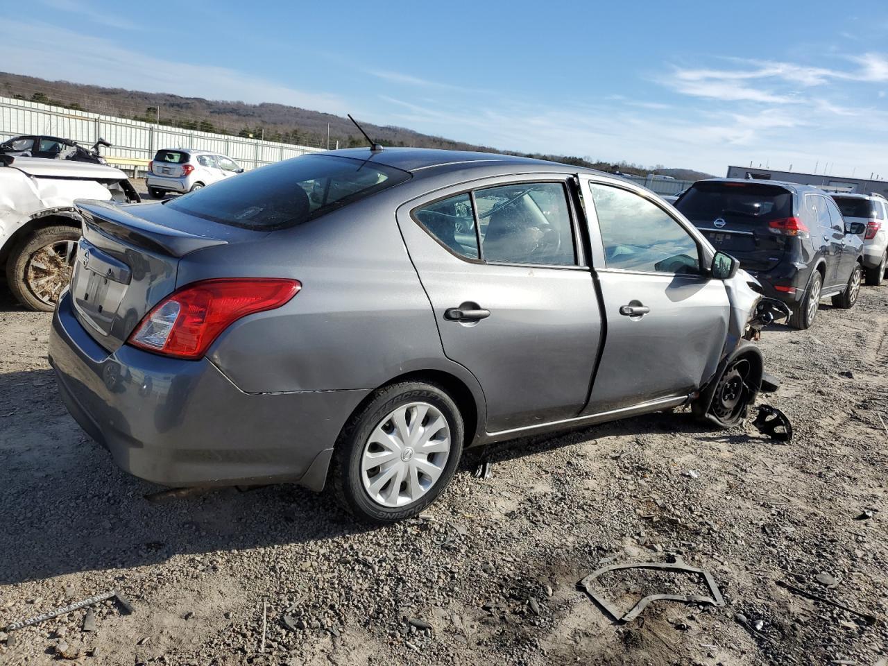 2016 NISSAN VERSA