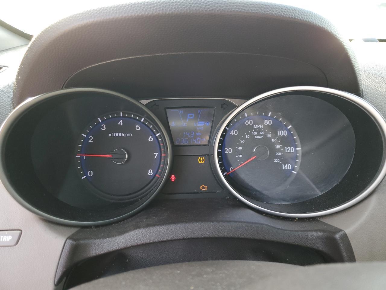 2011 HYUNDAI TUCSON
