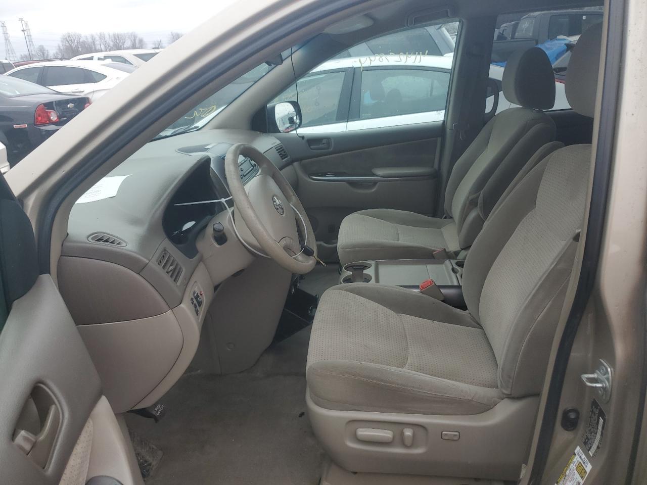 2009 TOYOTA SIENNA