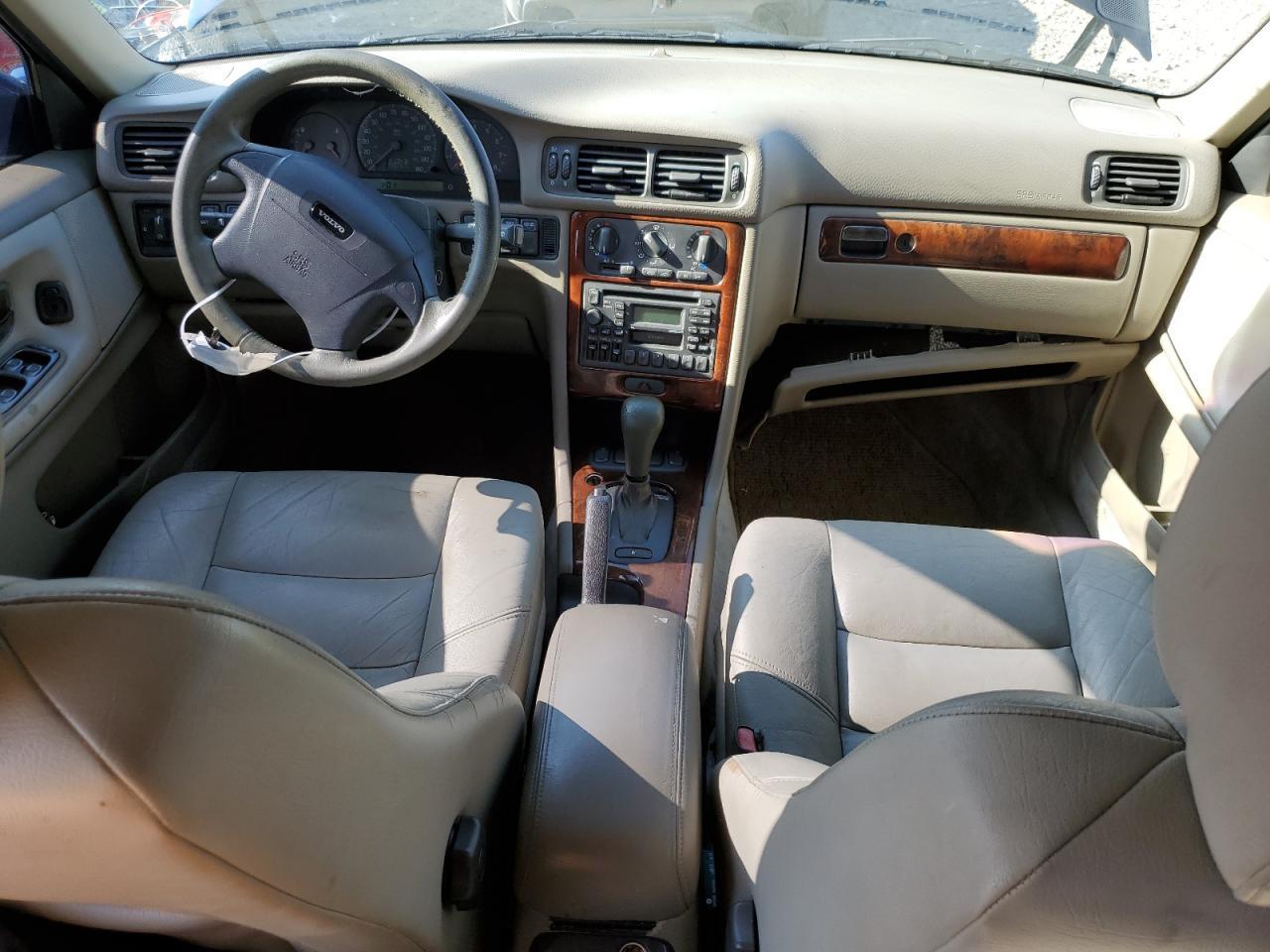 1999 VOLVO V70