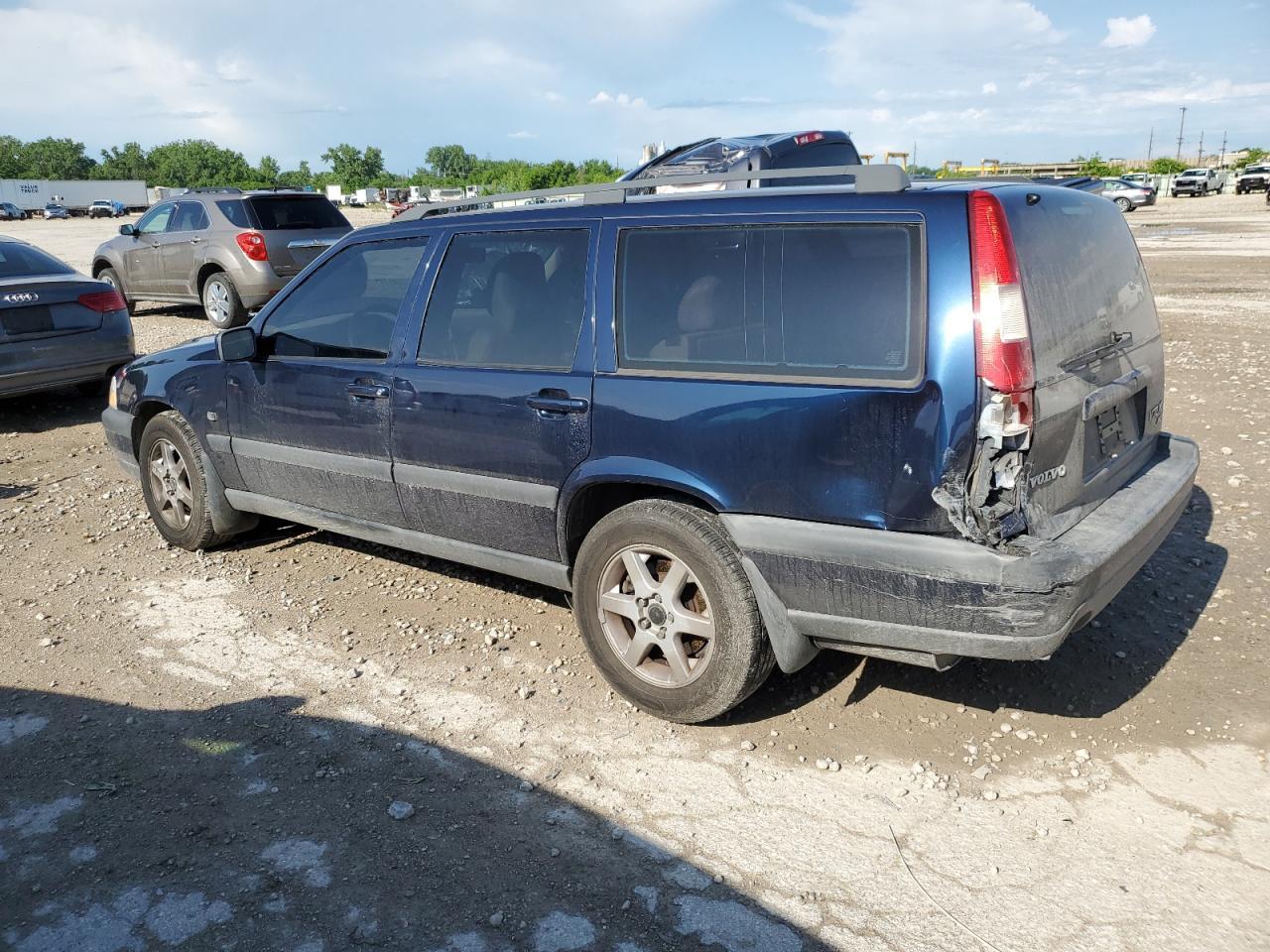 1999 VOLVO V70